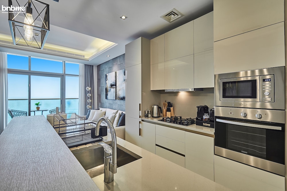 LUX BEACHFRONT GETAWAY ON PALM 20412