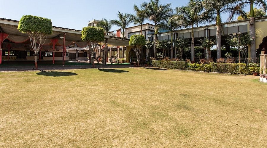 OYO 28591 HOTEL MADUR MILAN GARDEN