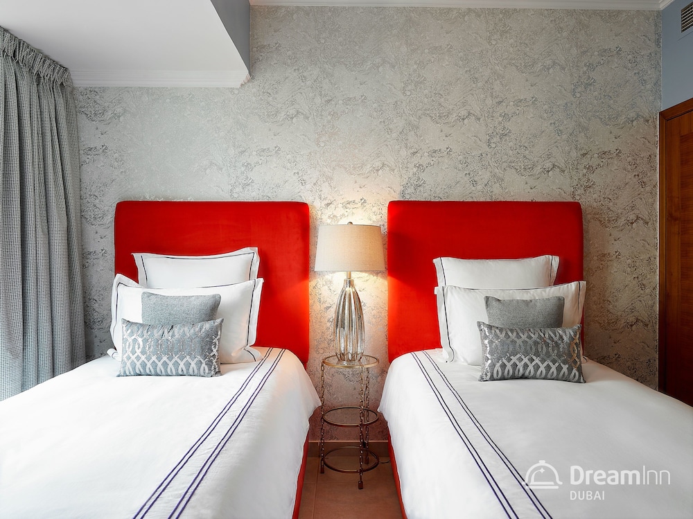 DREAM INN DUBAI APARTMENTS  MARINA QUAYS