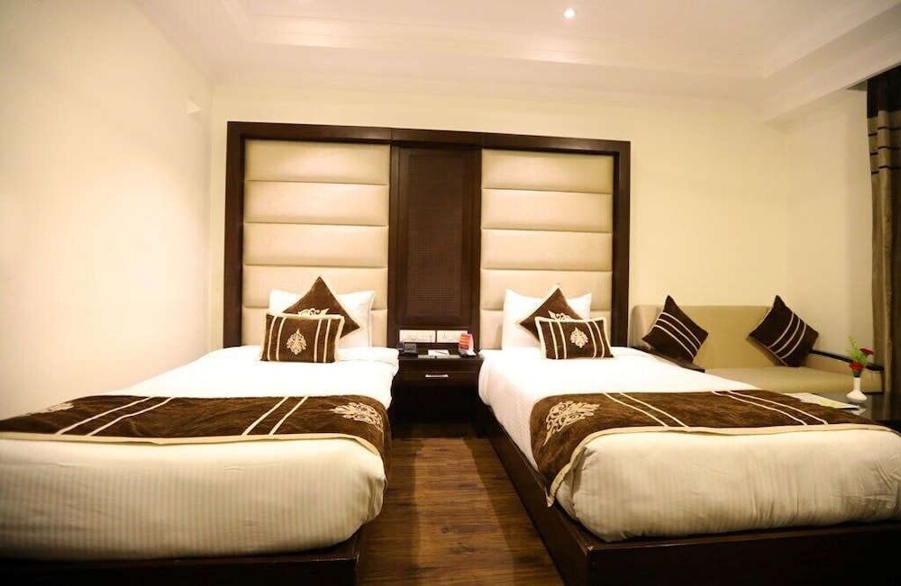 CLARKS INN SUITES KAPASHERA
