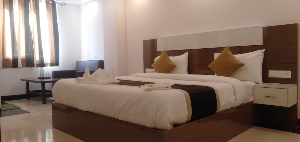 PARAM PALACE HOTEL