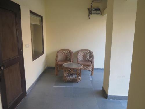 Side Image 2