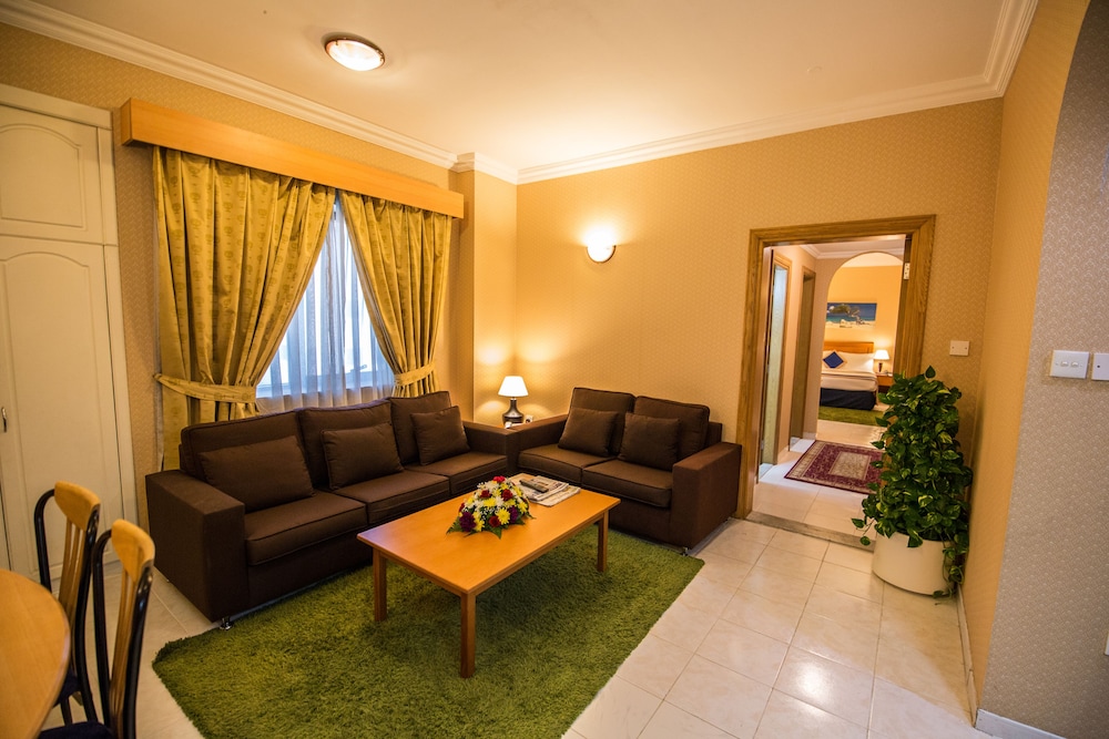 LONDON CREEK APARTMENTS HOTEL