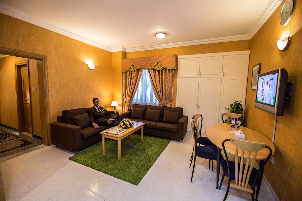 LONDON CREEK APARTMENTS HOTEL