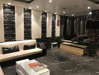 CRYSTAL DELUXE HOTEL