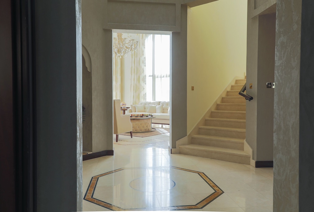 NASMA LUXURY STAYS FROND D PALM JUMEIRAH