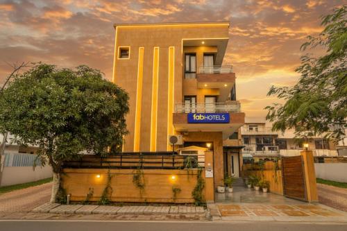 FABHOTEL CYBER CITY in Delhi NCR