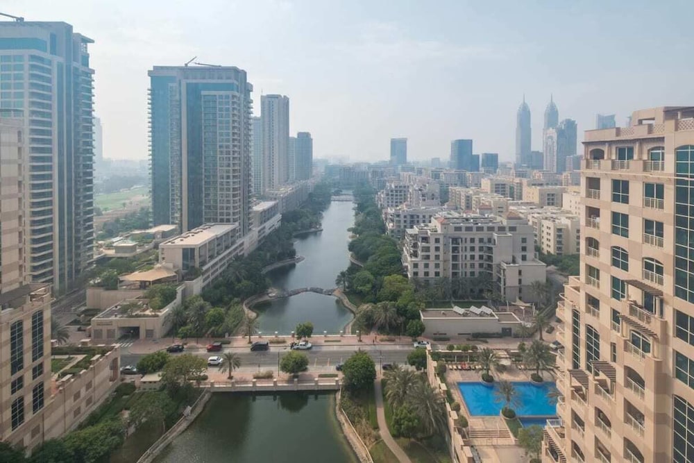 RELAXING CHIC APARTMENT IN THE VIEWS (NO FRONT DESK,CONTACT THE PROPERTY FIVE DAYS IN ADVANCE)