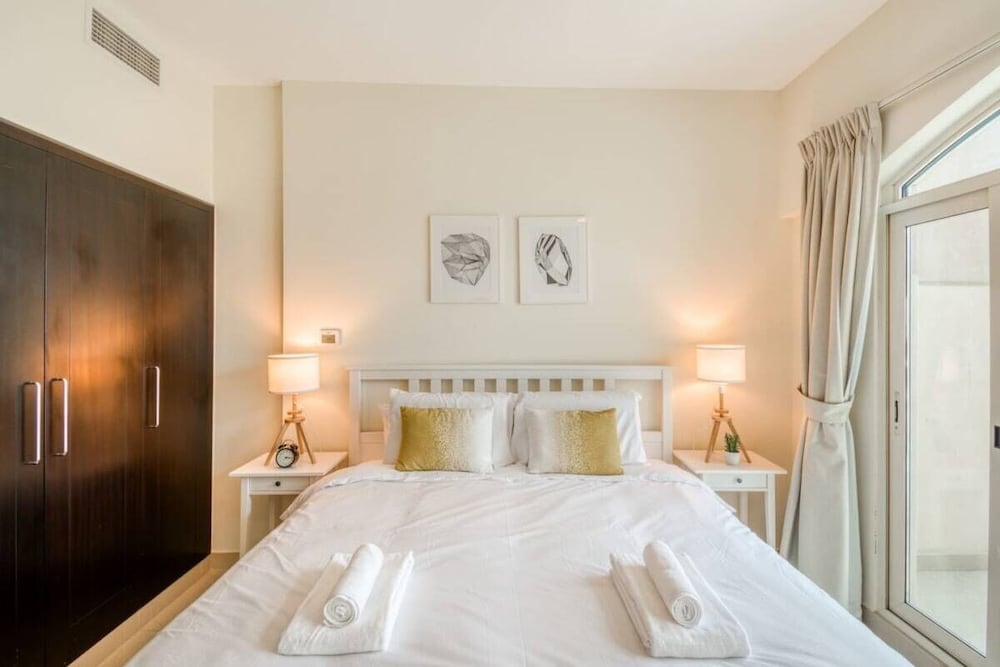 RELAXING CHIC APARTMENT IN THE VIEWS (NO FRONT DESK,CONTACT THE PROPERTY FIVE DAYS IN ADVANCE)