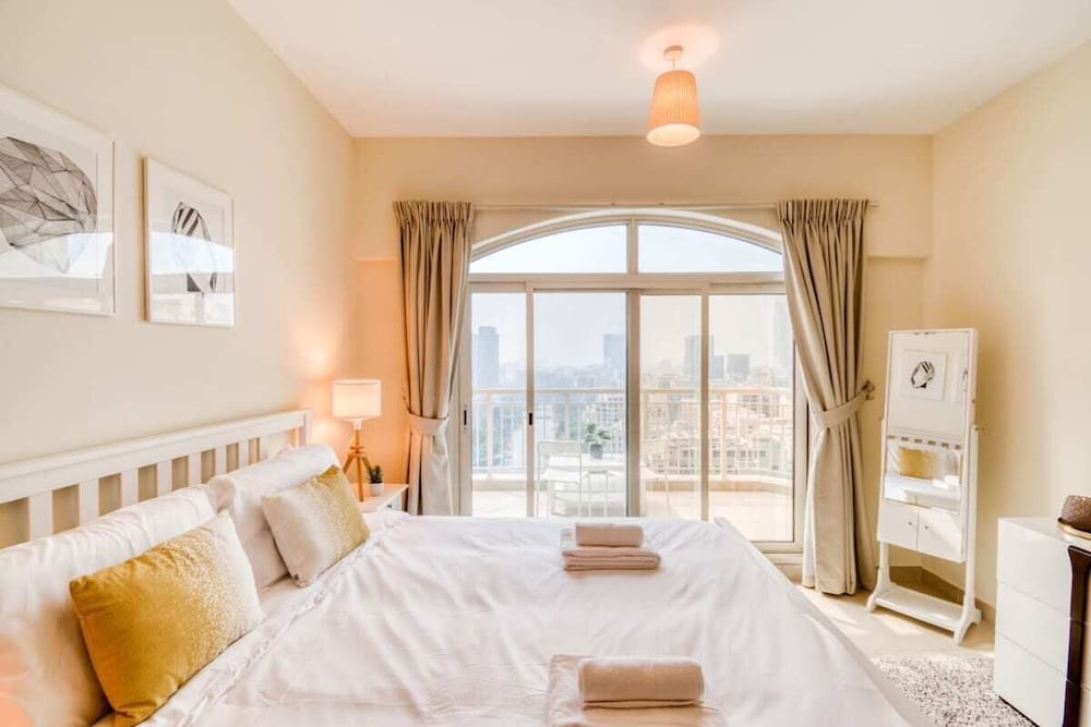 RELAXING CHIC APARTMENT IN THE VIEWS (NO FRONT DESK,CONTACT THE PROPERTY FIVE DAYS IN ADVANCE)