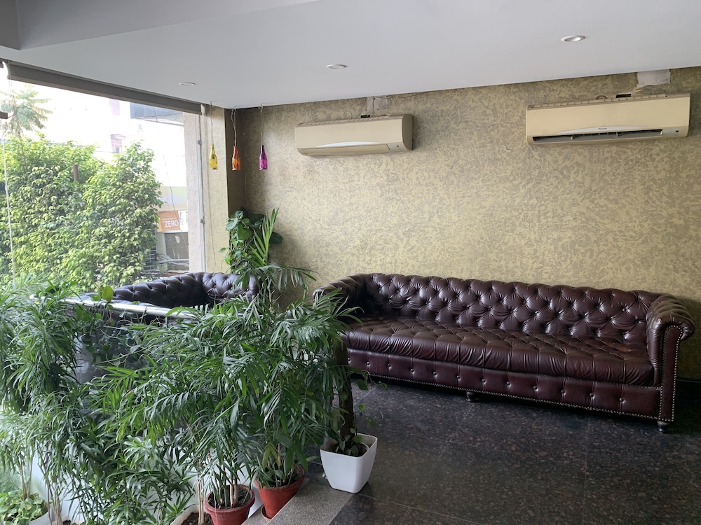 Side Image 2