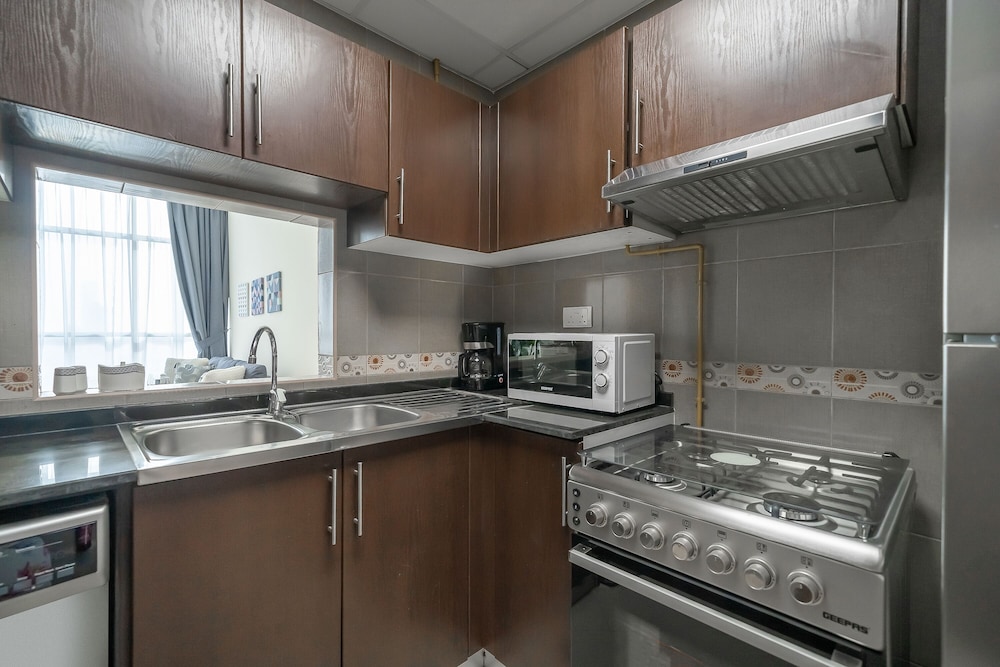HIGUESTS OUDAH TOWER (NO FRONT DESK)