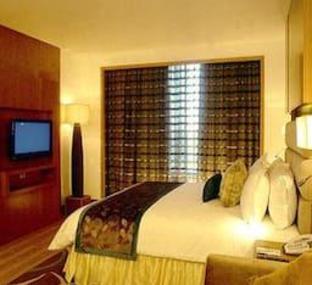 NIRVANA HOTEL   BANQUETS  CLUB ( NIRVANA LUXURY HOTEL  LUDHIANA )
