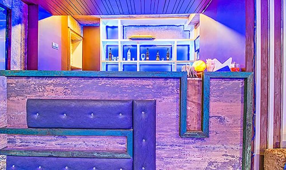 FABHOTEL WHITE CLOVE PAHARGANJ