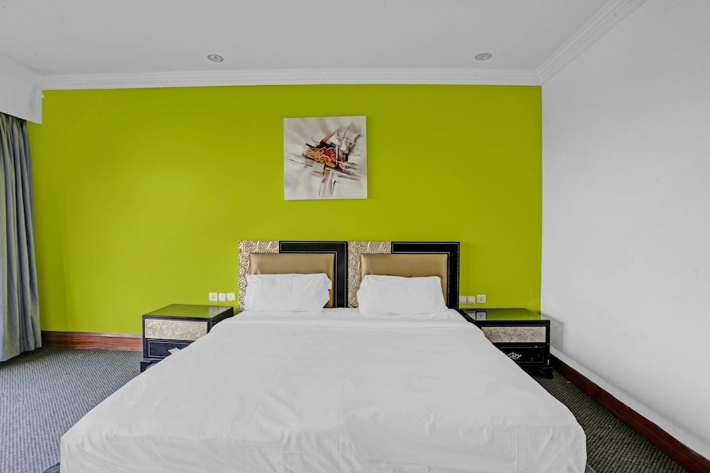 CAPITAL O 44161 ROYAL PALMS HOTEL LILY COLLECTION