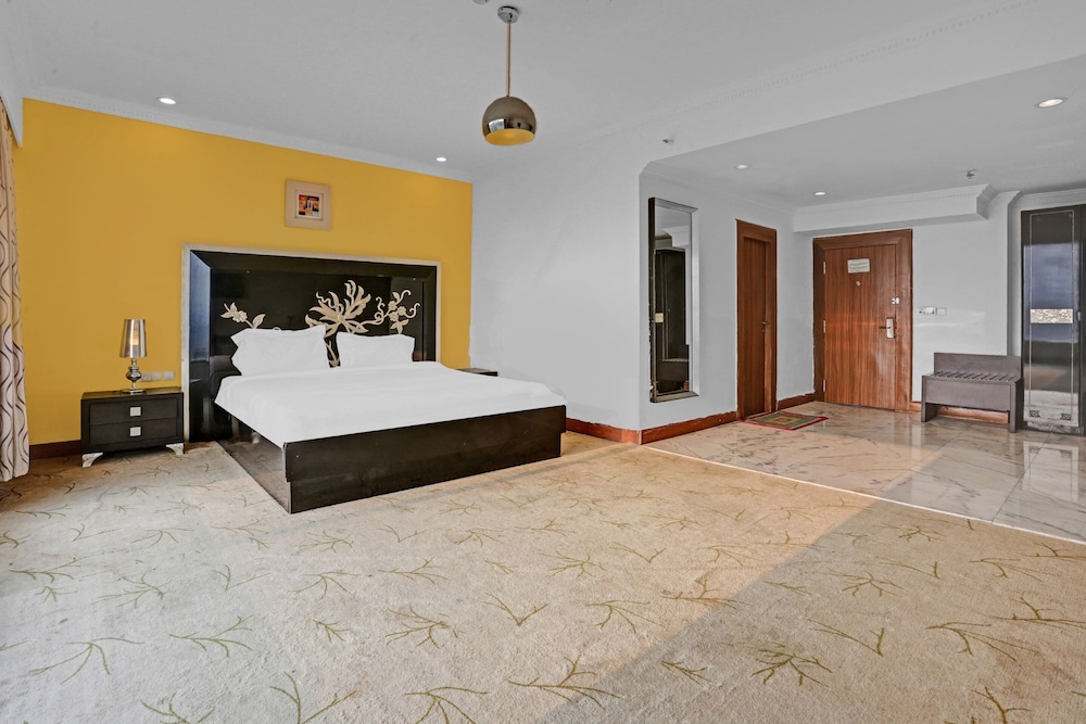 CAPITAL O 44161 ROYAL PALMS HOTEL LILY COLLECTION