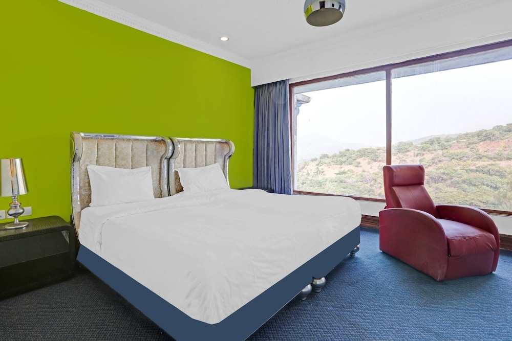 CAPITAL O 44161 ROYAL PALMS HOTEL LILY COLLECTION